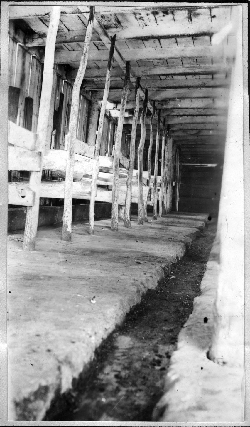 032~A. P. Dickerson Barn Aug 1920.jpg